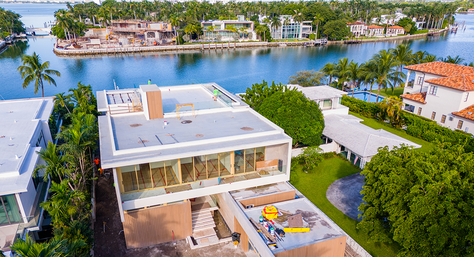 Luxurious home by the water