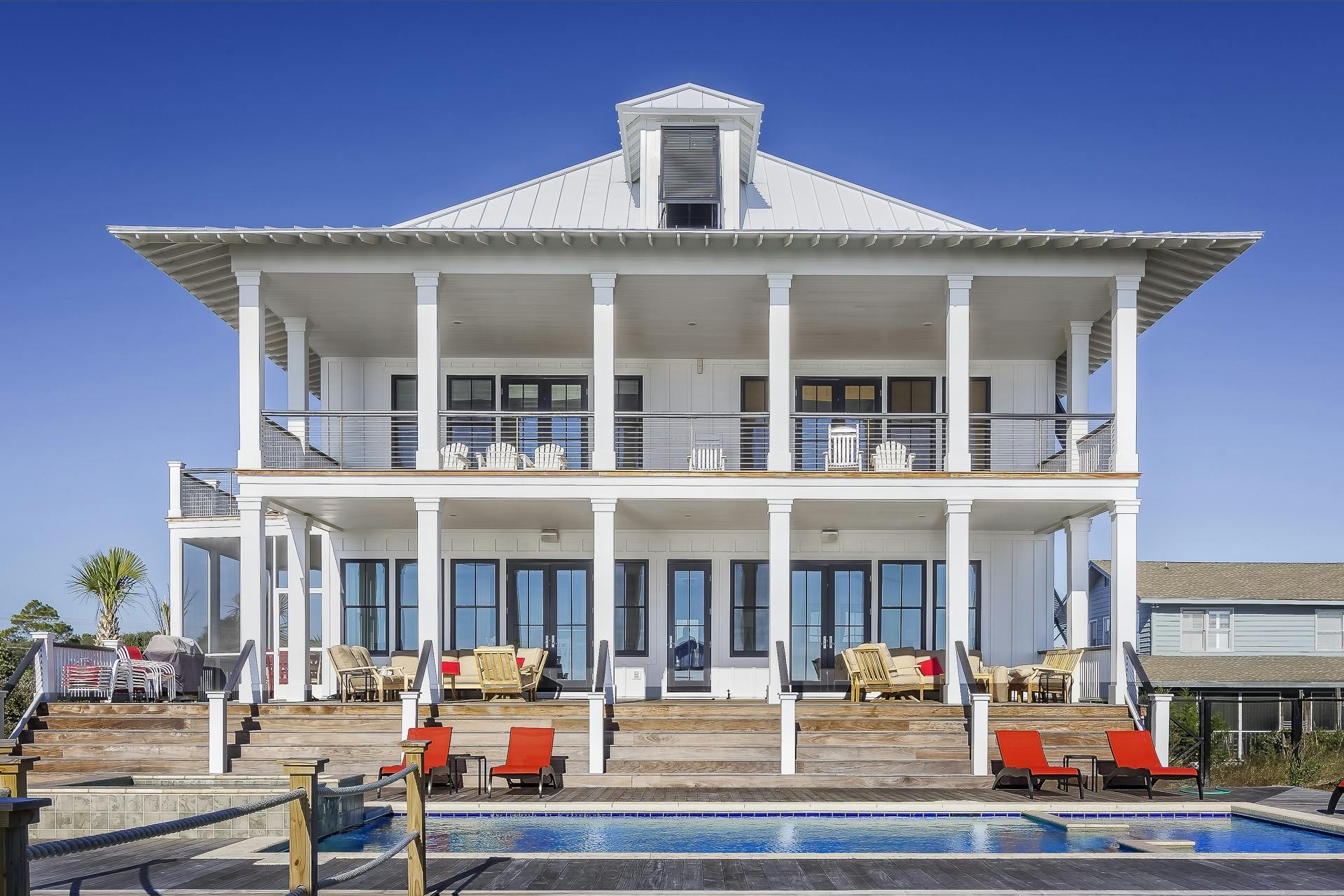 Luxurious villa by the poolside