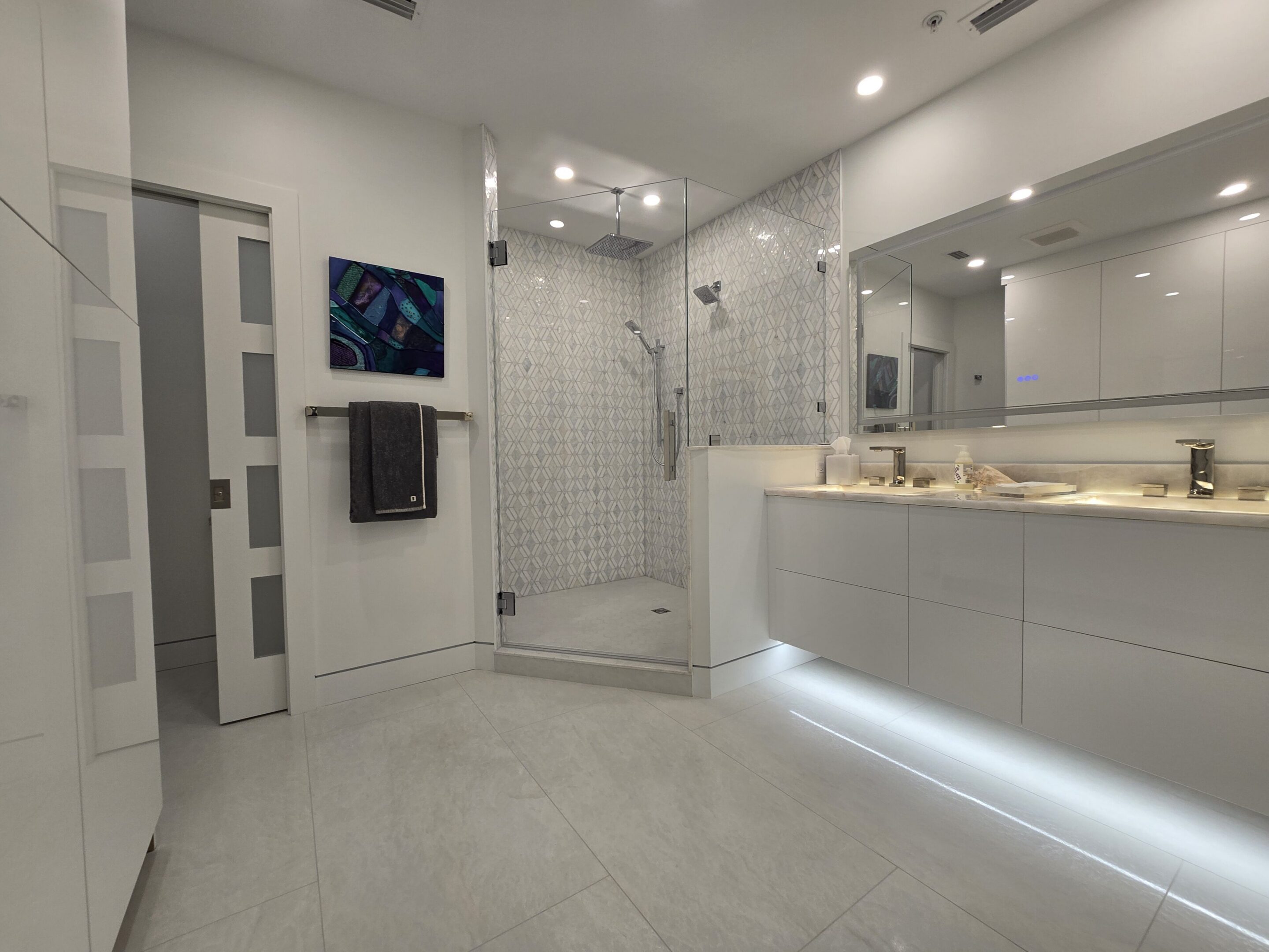 6a9723062c9ca_Cristallo Prime Quartzite Bathroom