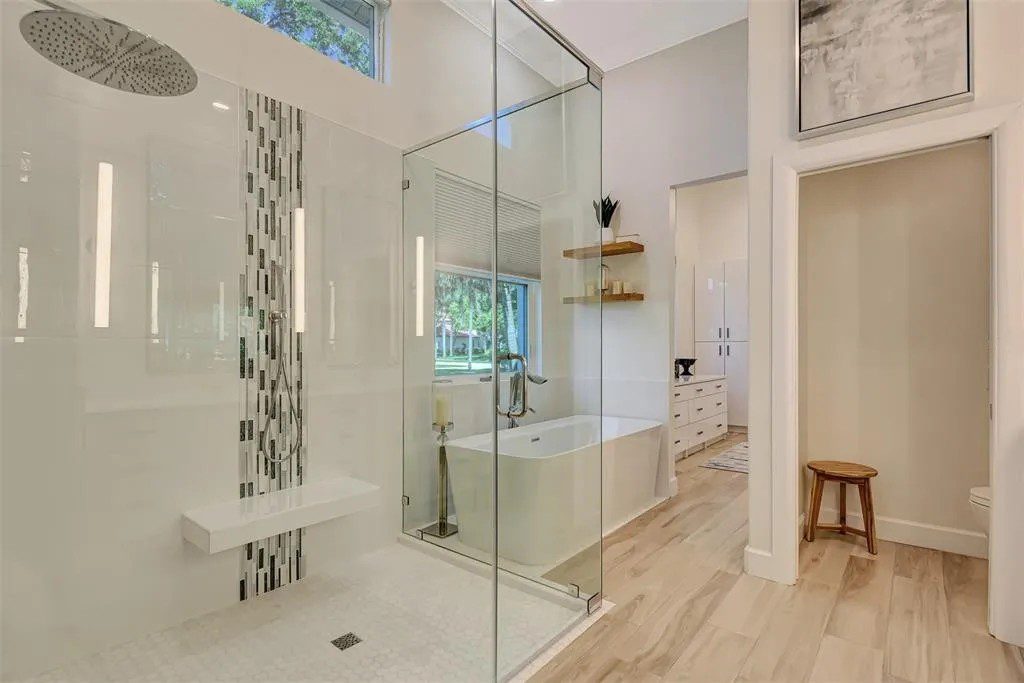 6a98a6ddad97b_Laurel Oaks Country Club Master Shower